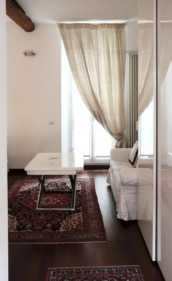 Comecasa Flowery Terraced Apartment Milano