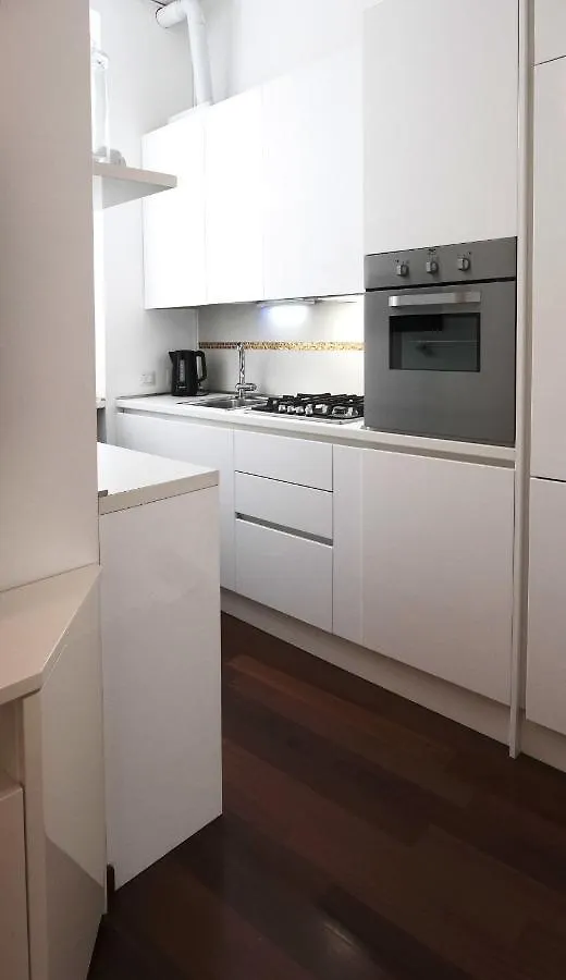 Comecasa Flowery Terraced Apartment Mailand