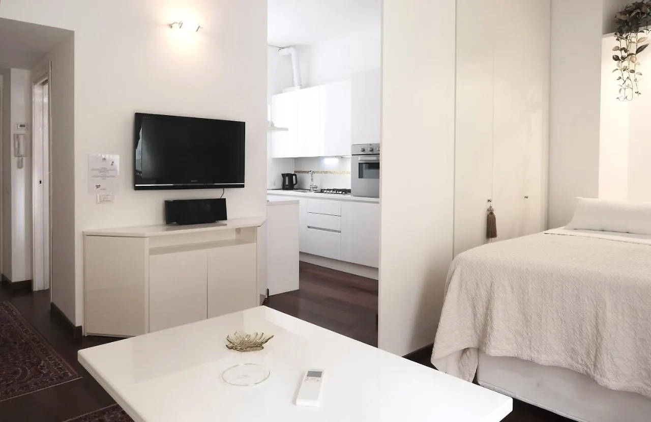 Comecasa Flowery Terraced Apartment Milan