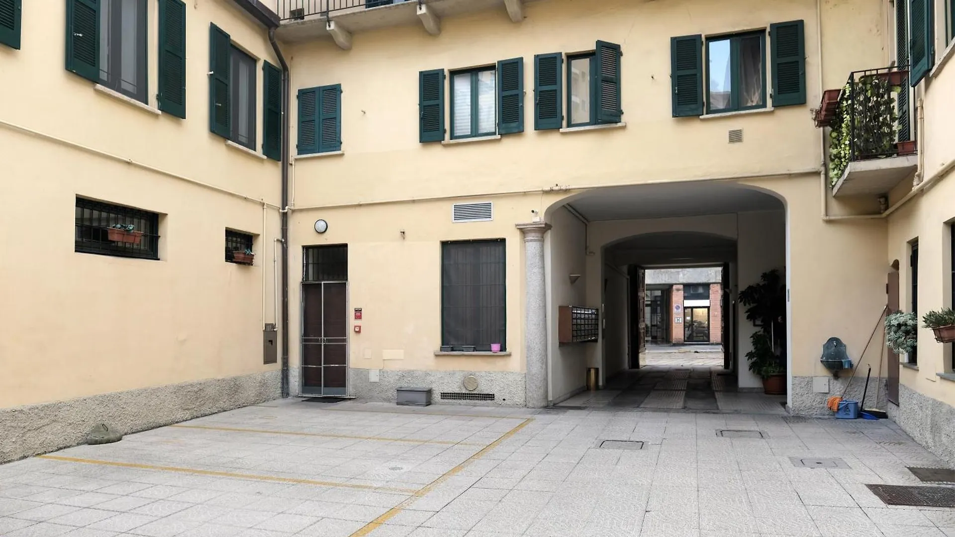 Comecasa Flowery Terraced Apartment Milan 0*,  Italy