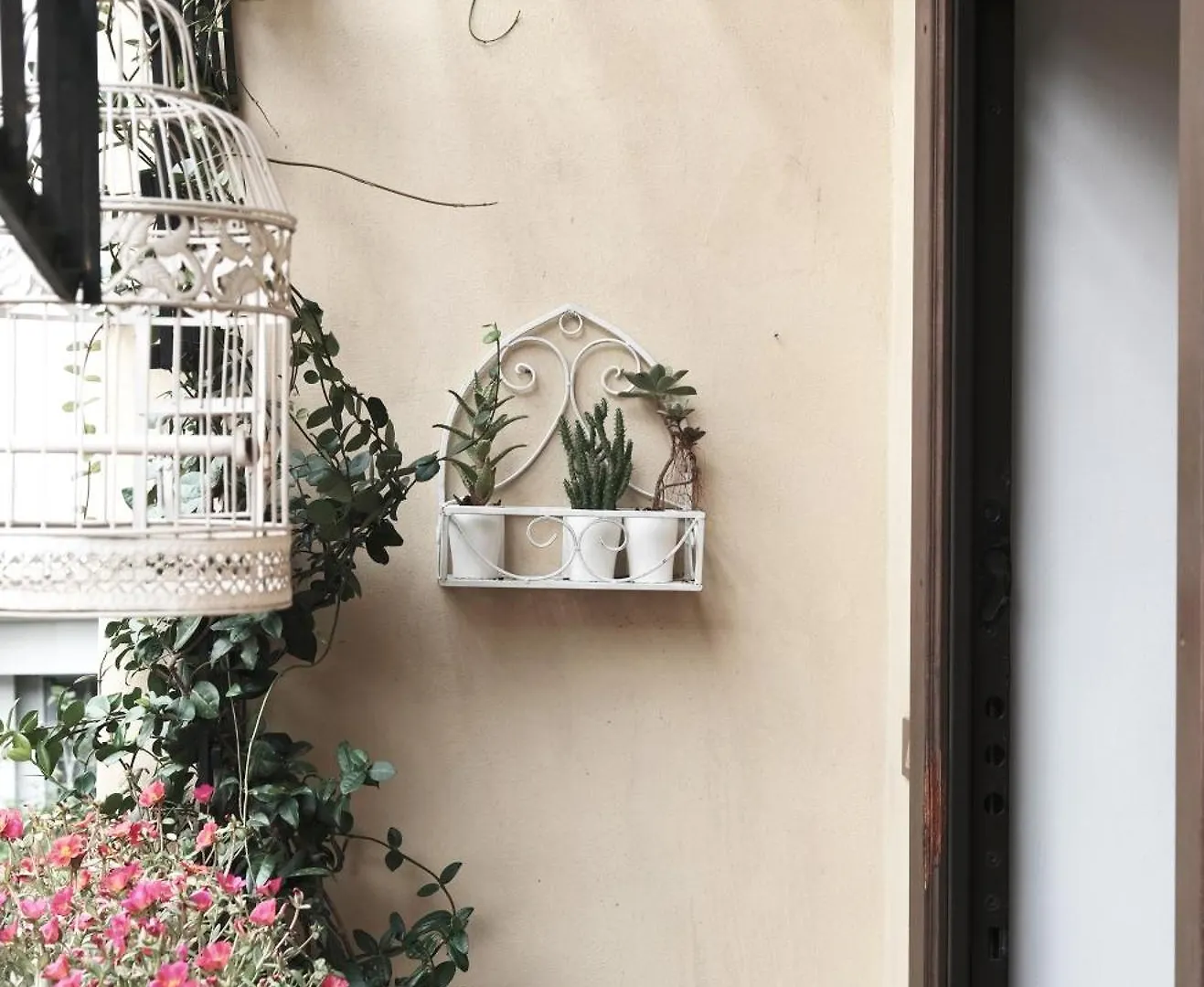 Comecasa Flowery Terraced Apartment Milan